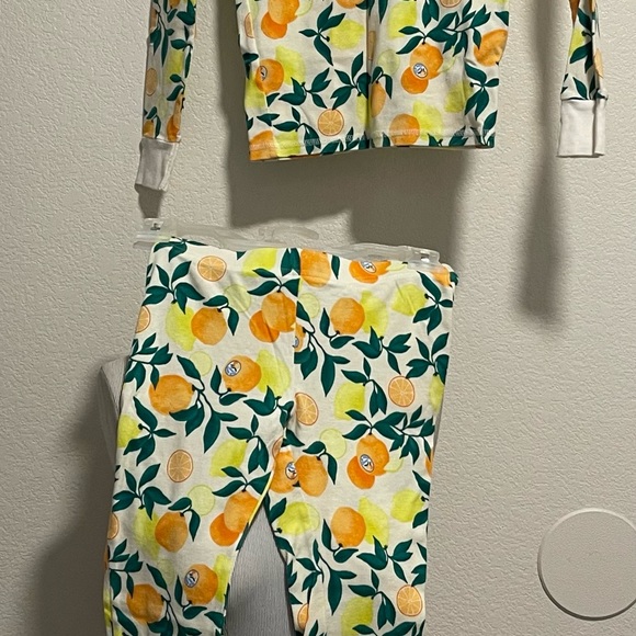 Old Navy Long Sleeve Pajama Set - Oranges & Lemons - Picture 6 of 13